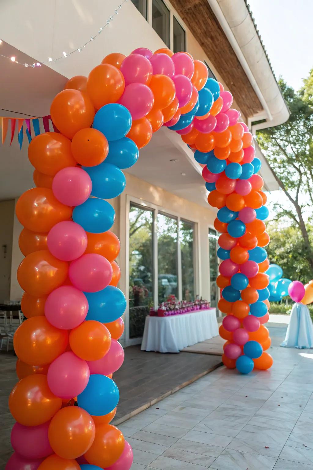 A circular design offers a modern take on the classic balloon arch, perfect for an eye-catching entrance. #ModernDecor #BalloonDesign 🎉