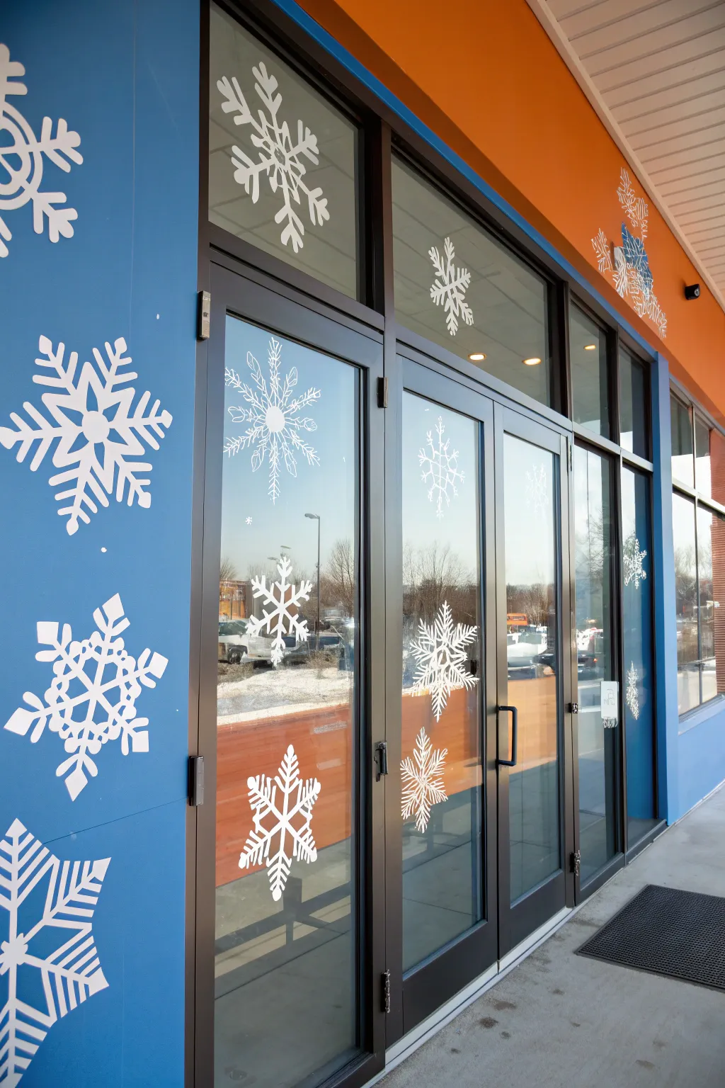 20+ Creative Snowflake Door Decoration Ideas